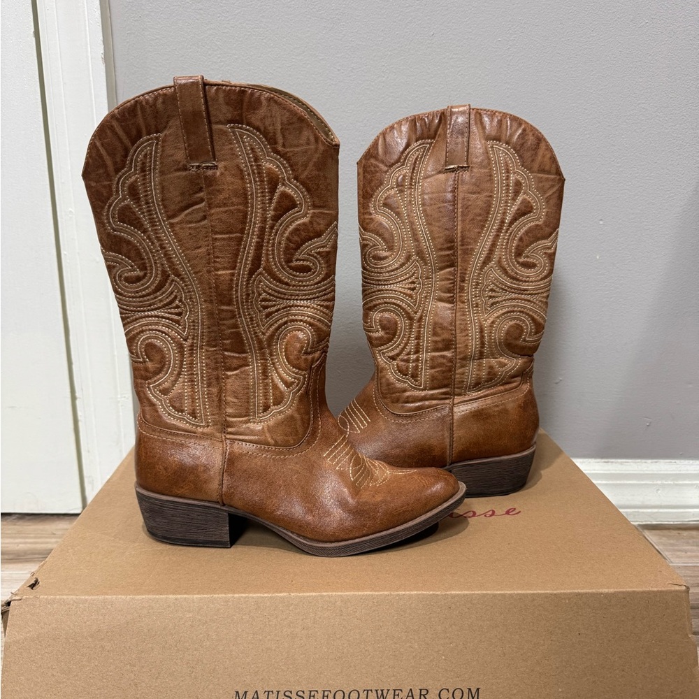 Matisse Tan Western Boots with Intricate Stitching